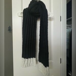 Chunky knit scarf